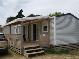 Mobil home climatisé chez Mickaël et Laëtitia, glamping site in Narbonne