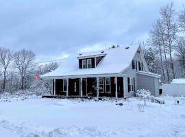 16LV Beautifully decorated country home 20 minutes from Bretton Woods, Cannon and Franconia Notch!, hotel in Bethlehem