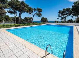 Unique beach Villa with ocean view pool tennis, alquiler vacacional en Cascais