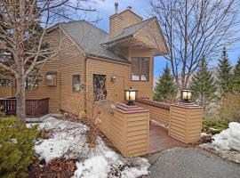 CR16 Ski-in/Out luxury home mountain views Bretton Woods, vacation home in Bretton Woods