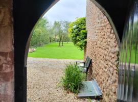 Beautiful One Bed Studio Flat - Dog Friendly, hotell Bridgwateris