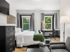 Cozy 1BR Center City Retreat with Free Parking