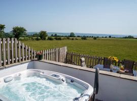 Bwthyn y Ddol - a cottage with stunning views, holiday home in Cardigan