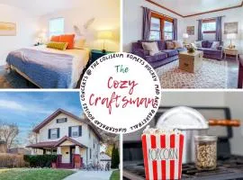 King & Queen Beds, Free Bikes, Large Deck, 2 miles from Downtown & Coliseum!