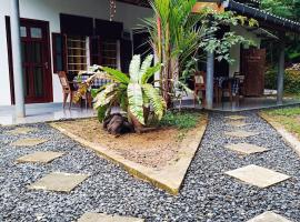 The Moon House, hotel in Weligama
