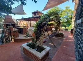 Lovely 2 bedroom Apartment with 2 Entrance and Parking