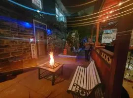 Lovely 2 bedroom Apartment with 2 Entrance and Parking