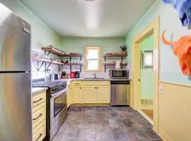 Canary Cottage-brighten your stay-central NW OKC