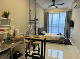 Cozy Sky Trees Bukit Indah Netflix and Amenities B06