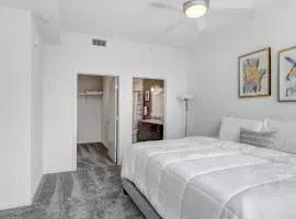 Stunning 2-Bed Condo with Panoramic DT Tampa Views