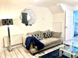 Modern Renovated 2-Bedroom House, hotel in Barking