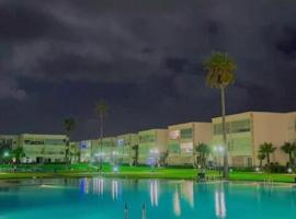 Lovely apartment at Ola Blanca 2 with WiFi, hotel in Sidi Rahal