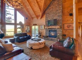 Pet-Friendly Sky Valley House with Game Room and Views, hotel en Sky Valley