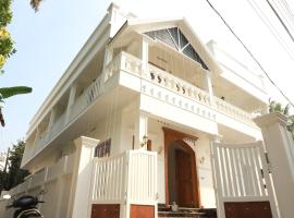 Viceroy Inn Homestay, habitación en casa particular en Ernakulam