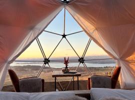 Forbord Dome, hotel Tilleraune városában