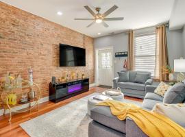 Trendy Baltimore Townhome 2 Mi to Downtown!, spa-hotelli kohteessa Baltimore