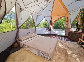 Que Brota Do Chão, luxury tent in Itacaré