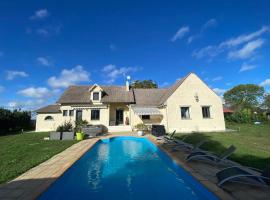 Maison avec piscine, sauna, spa – willa w mieście Montargis