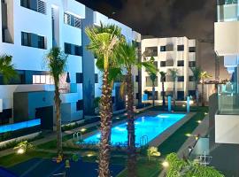 Belle appartement à découvrir, hotel con piscina a El Harhoura