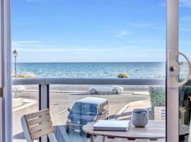The Beach Pad - Breezy Bohemian Oceanfront Oasis, apartamento en Glenelg