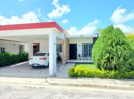 Pine Tree Entire House 2B Gated Com, villa in Higuey