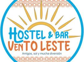Hostel Vento Leste, hotel in Bombinhas