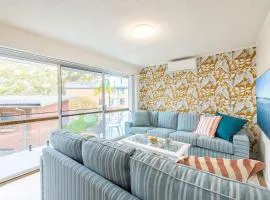 Thurlow Lodge, 7,6 Thurlow Avenue - Beautifully styled unit with WiFi, views and a pool