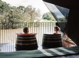 Metung Hot Springs, luxury tent in Metung