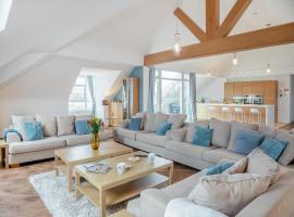 The Penthouse, holiday home in Morfa Nefyn