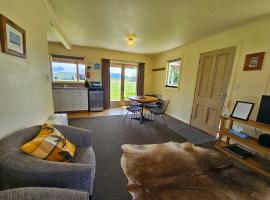 The Cabin, Omahau Downs, hotel with parking in Twizel