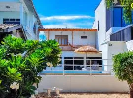 GAO Phala Beachfront Hostel