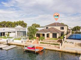 Luxury Waterfront Canal Estate With Private Jetty - Pet Friendly, mökki kohteessa Busselton