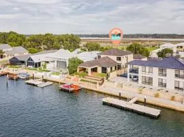 Luxury Waterfront Canal Estate With Private Jetty - Pet Friendly