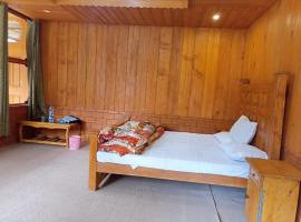 Kashmir Star Guest House & Family Resort, Cama e café (B&B) em Naran