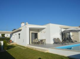 Casa Alegria Nadadouro, hotel de playa en Nadadouro