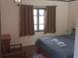 Bolaven trail guesthouse, hotel i Pakxe