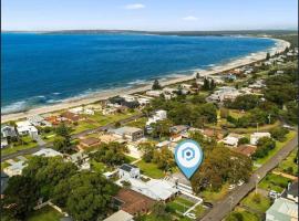 Crystal Bay - Pet Friendly - 3 Mins Walk to Beach, hotel v mestu Callala Beach