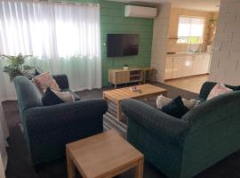 Harbour View 49 Urch Street Unit 2, cheap hotel in Geraldton