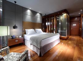 Eurostars Madrid Tower, khách sạn gần Ga Begona, Madrid