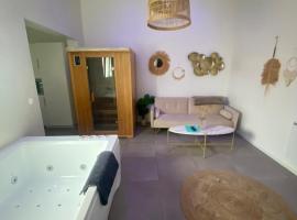 SPA JUNGLE, hotel di Le Mesnil-Saint-Denis