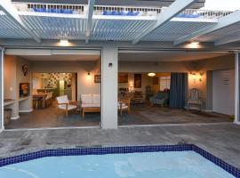 Die Badhuis, for Fabulous living! Sleeps 4, Private pool, vacation home in Gordonʼs Bay