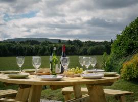 Burnbrae Lodge - Seasgair Lodges, khách sạn ở Carrbridge
