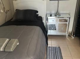 bedroom private, apartment in Miami