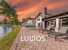 Lakeside Oasis Pool Sauna and Golf in Miami L40, villa in Hialeah