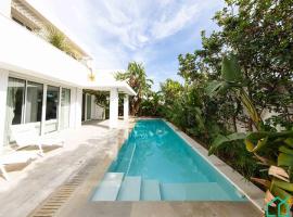 Villa Cassel: Villa avec piscine et vue sur le lac, cottage in Tunis