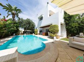 Villa de Luxe à Gammarth avec piscine, hôtel à Gammarth