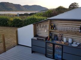 Deganwy Beach house 3BR, hotell med parkering i Deganwy