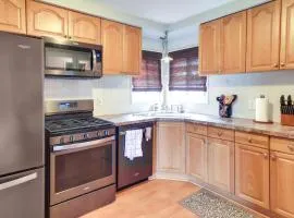 Pet-Friendly Roseville Home about 17 Mi to Detroit!