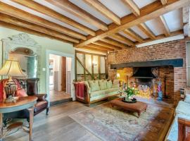 Perry Farm by Bloom Stays, cottage sa Canterbury