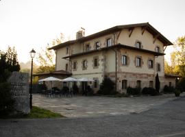 OLATZEA LANDA HOTELA, hotel with parking in Arbizu